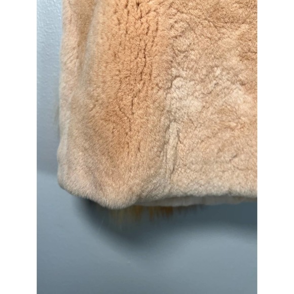 Maximilian Fur Vest $3600 size 4 - Picture 9 of 10